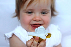 Anita la mini banane de dentition-Oli & Carol-Nos idées cadeaux pour bébé-7