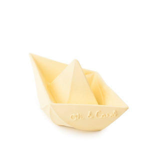 Bateau origami vanille - Jouet de bain-Oli & Carol-Nos idées cadeaux pour enfant à chaque âge