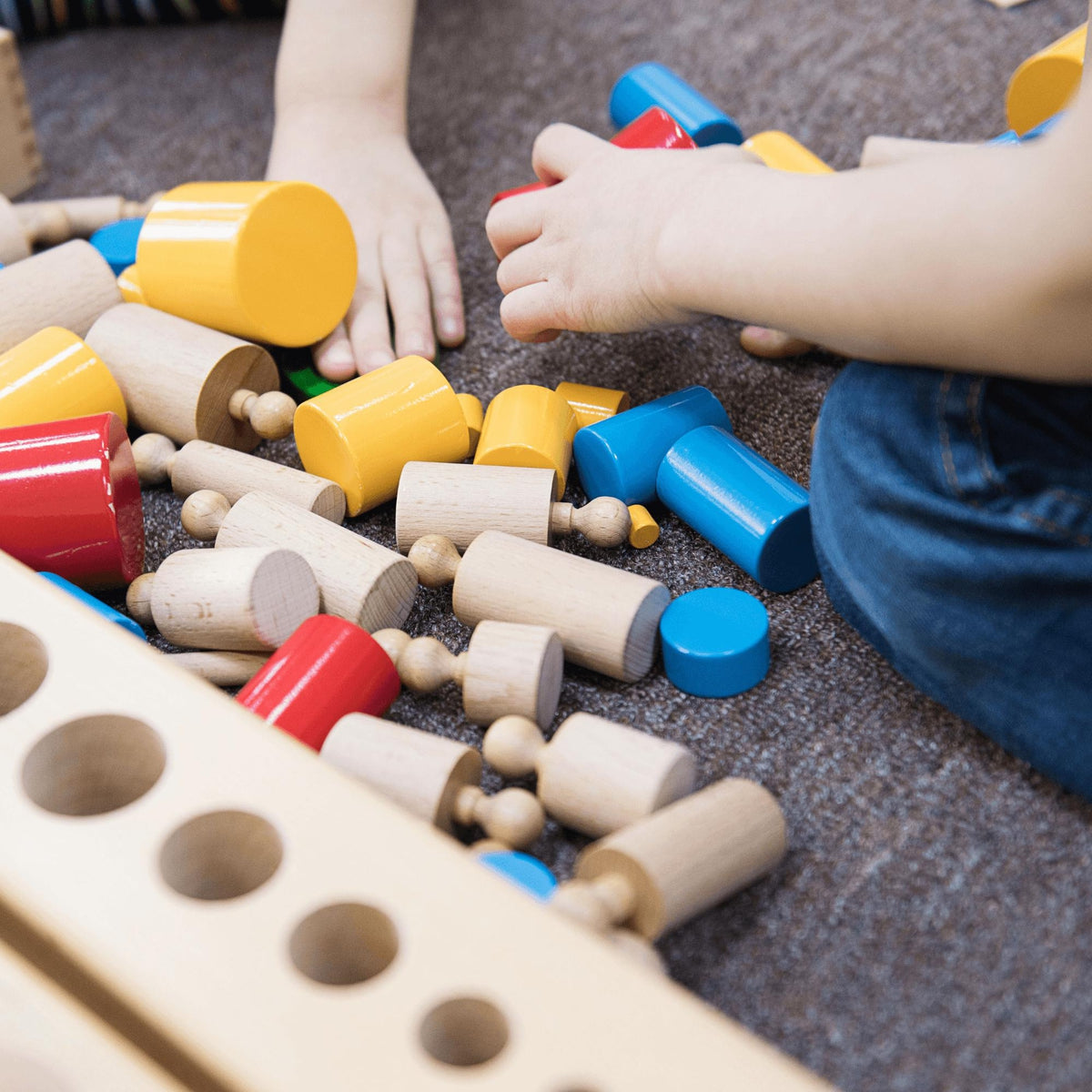 Activité Montessori bébé : Nos idées pour les moins de 2 ans