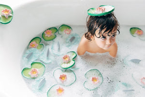 Water Lily Le Nénuphar - Jouet de bain-7-Oli & Carol-Nos idées cadeaux pour enfant à chaque âge