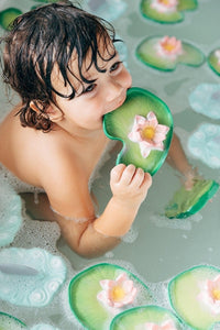 Water Lily Le Nénuphar - Jouet de bain-4-Oli & Carol-Nos idées cadeaux pour enfant à chaque âge