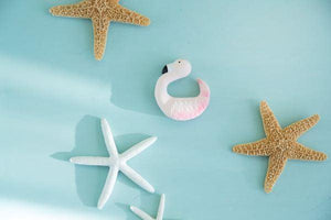 Sky le Flamant - Bracelet de dentition-5-Oli & Carol-Nos idées cadeaux pour enfant à chaque âge