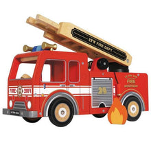 Charger l&#39;image dans la galerie, Camion de pompier en bois avec échelle extensible - Le Toy Van