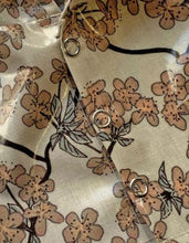 Charger l&#39;image dans la galerie, Motif Sakura - Imperméable Clotaire en coton enduit motif Sakura - Vêtement pour poupée et poupon - Minikane