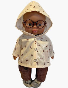 Imperméable Clotaire en coton enduit motif Végétal - Vêtement pour poupée et poupon - Minikane - porté