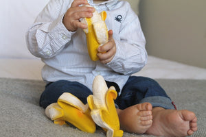 Ana la banane de dentition-3-Oli & Carol-Nos idées cadeaux pour enfant à chaque âge