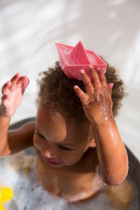Bateau origami rose - Jouet de bain-3-Oli & Carol-Nos idées cadeaux pour enfant à chaque âge