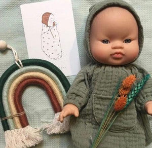 Poupon petite fille d'Asie aux yeux clairs - Collection Les poupées Gordis - Minikane