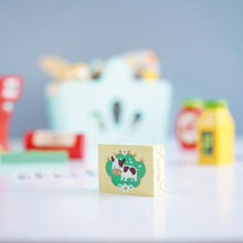 Charger l&#39;image dans la galerie, Jeu de marchande-Panier de courses et scanner-Le Toy Van- Jouet en bois écologique-Nos idées cadeaux pour enfant à chaque âge-5
