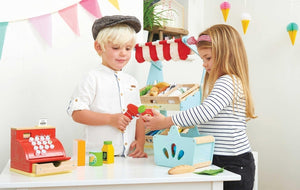 Jeu de marchande-Panier de courses et scanner-Le Toy Van- Jouet en bois écologique-Nos idées cadeaux pour enfant à chaque âge-6