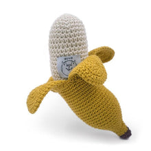 Charger l&#39;image dans la galerie, Barbara la Banane - Hochet pour bébé en crochet coton bio - Myum - idée cadeau de naissance original