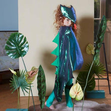 Charger l&#39;image dans la galerie, Déguisement dans un décor -  Kit de déguisement dragon vert avec cape et chapeau 3-6 ans - Meri Meri