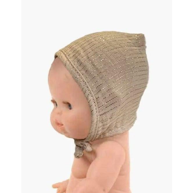 Bonnet béguin rond en coton double gaze et lurex couleur beige - Vêtement pour poupée et poupon - Minikane