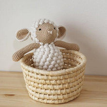 Charger l&#39;image dans la galerie, Doudou mouton en crochet - Peluche en coton bio-Patti Oslo-Nos idées cadeaux pour enfant à chaque âge-2