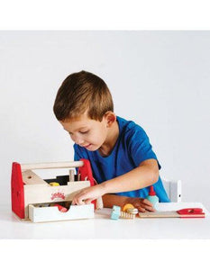 Boîte à outils - jouet en bois écologique - Le toy Van - enfant jouant avec les outils