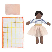 Charger l&#39;image dans la galerie, Maison de Ruby - Valise avec mini poupée-4-Meri Meri-Nos idées cadeaux pour enfant à chaque âge