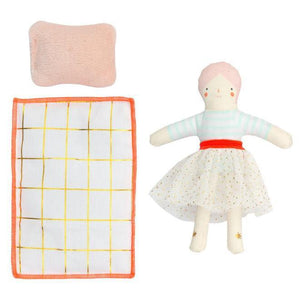 Maison de Matilda - Valise avec mini poupée-4-Meri Meri-Nos idées cadeaux pour enfant à chaque âge