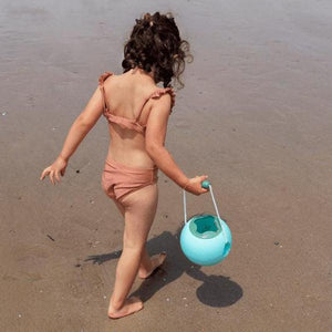 Seau de plage sans déversement - Mini Ballo Blue Banane - Quut  - à laplage 