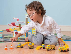 Set de construction - 5 petits véhicules en bois-4-Le Toy Van-Nos idées cadeaux pour enfant à chaque âge